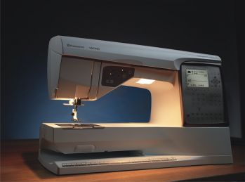 Husqvarna Designer Topaz 30 швейно-вышивальная машина
